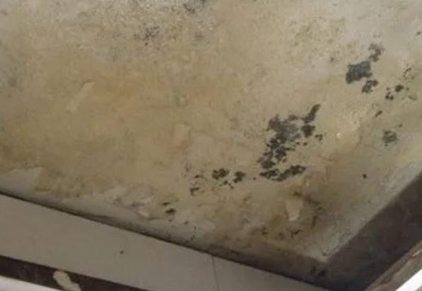 盐都阳台漏水维修公司分享下盐都卫生间渗水维修需要注意哪些问题。